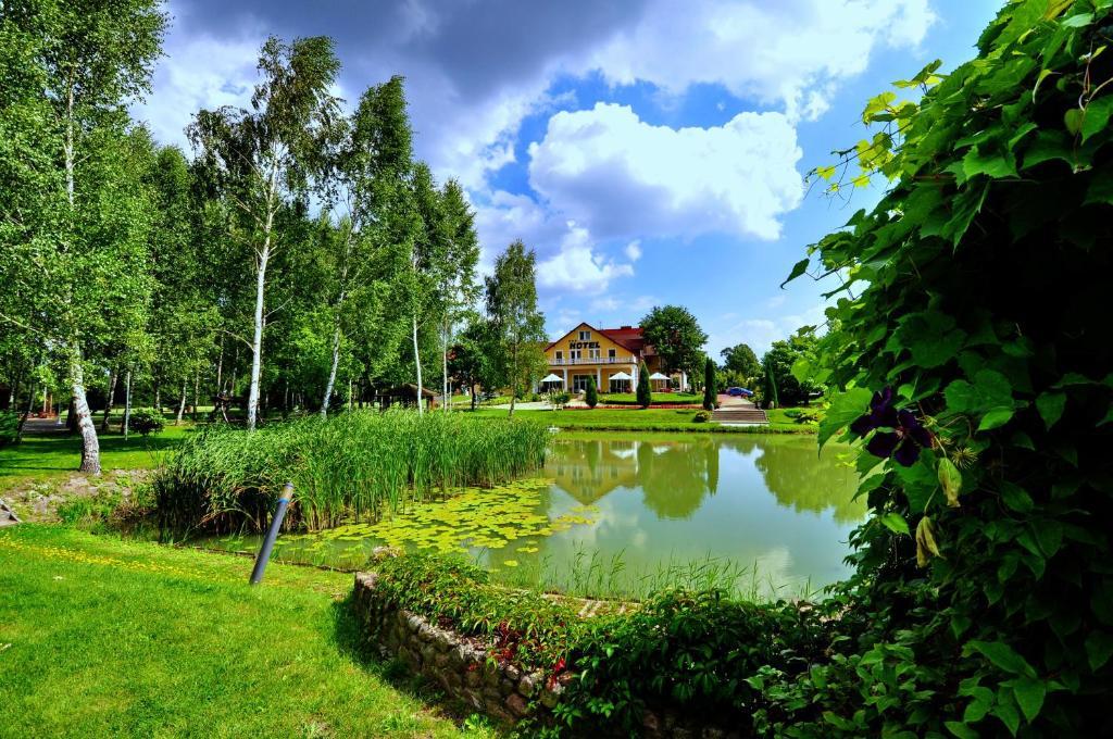 Hotel Chabrowy Dworek Teresin Kültér fotó